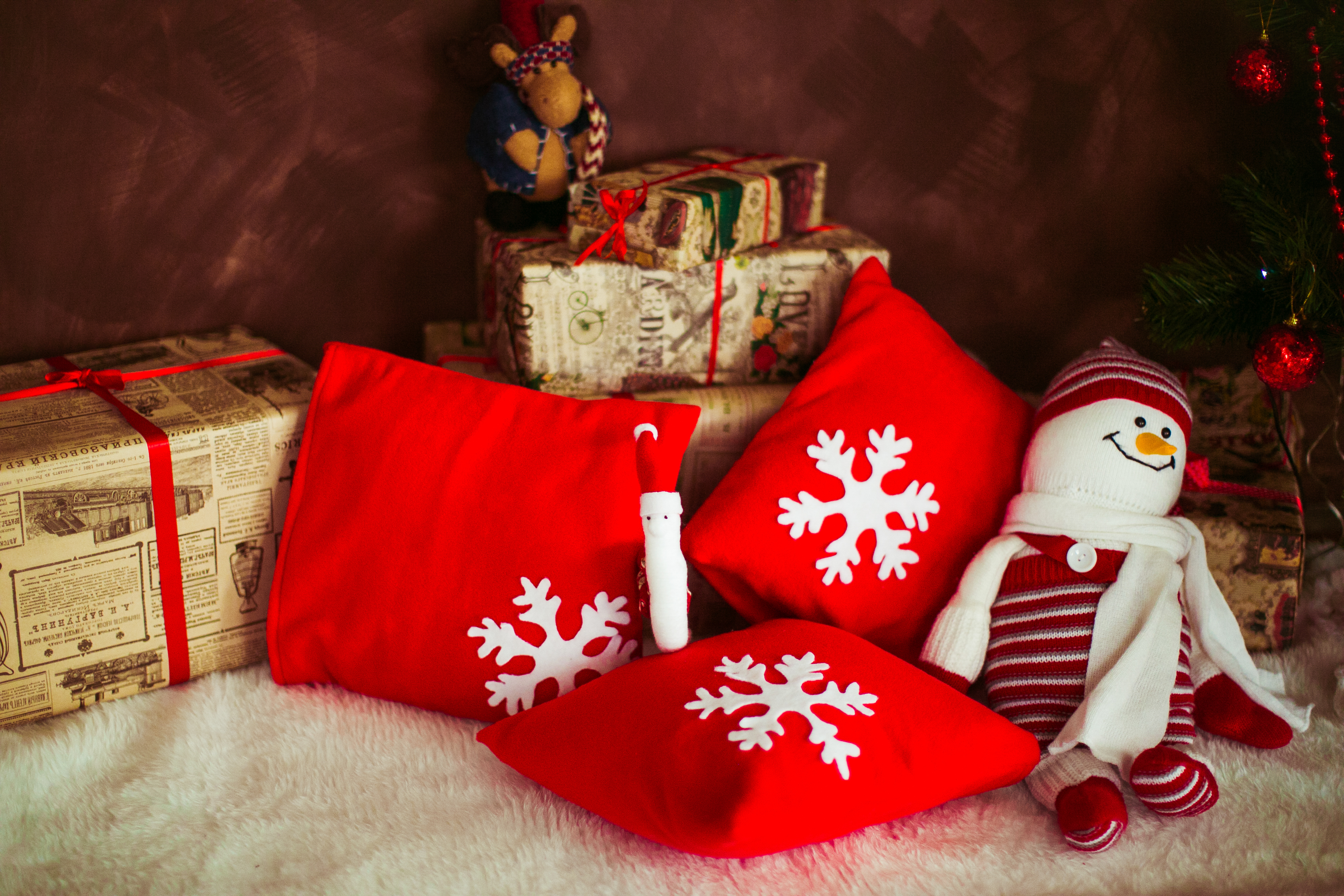 Cojines y Textiles Festivos: La Clave para un Ambiente Navideño